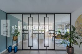 Alle drie deuren in woonkamer van staal!