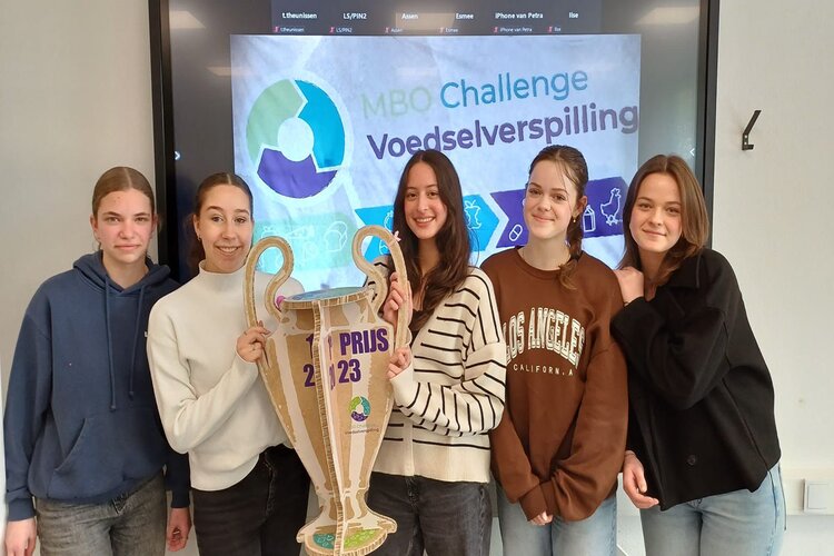 Yuverta College Heerlen wint MBO Challenge Voedselverspilling 2023/2024 met baanbrekend Verspillingsboek