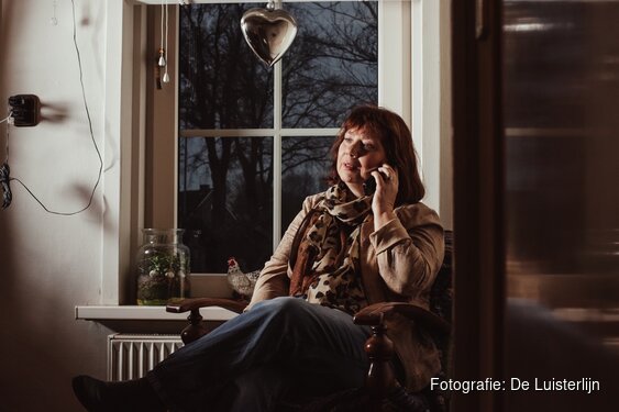 Donkere dagen zijn zwaar: de Luisterlijn biedt een luisterend oor. Vrijwilligers gezocht in en rondom Heerlen