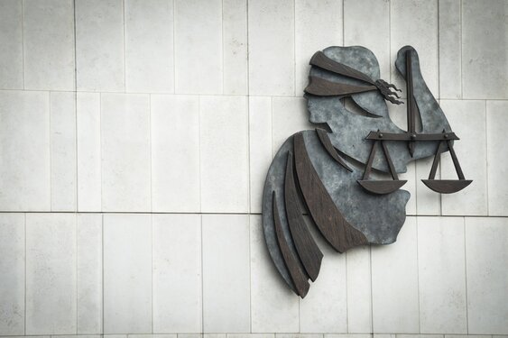 Dood door schuld: OM eist twee jaar gevangenisstraf tegen moeder die doodzieke 15-jarige dochter onthield van reguliere medische zorg