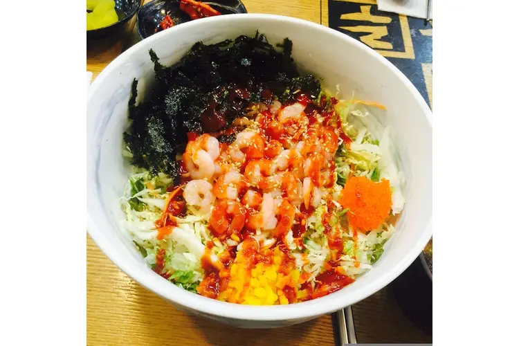 Ga je bij een poké bowl voor warme of koude rijst als basis?