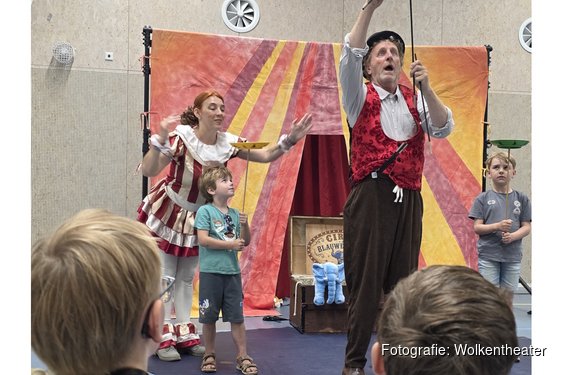 Wolkentheater bezorgt kinderen in asielzoekerscentra een magische circusdag