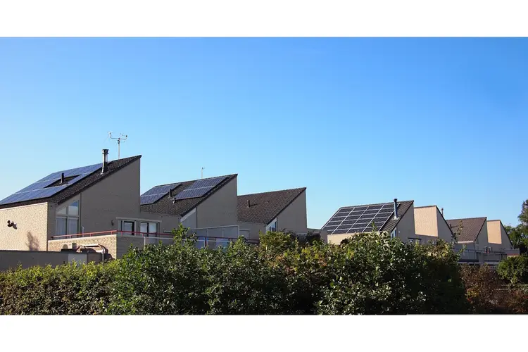 Zonnepanelen op je dak? In Limburg gaat je rekening met 350 euro omhoog